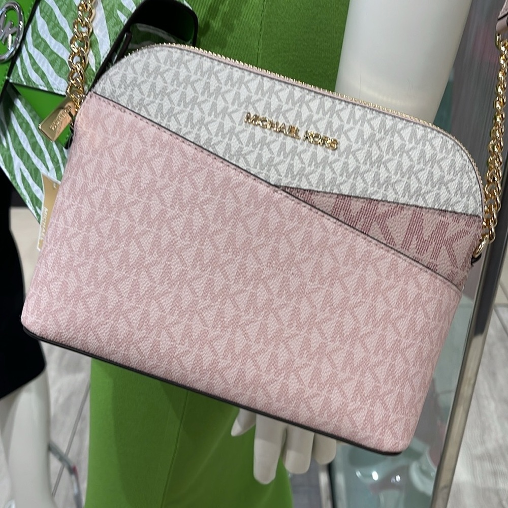 Michael Kors Jet Set Travel Md Color-Block Signature Logo Crossbody
Powder Blush - Picture 9 of 16